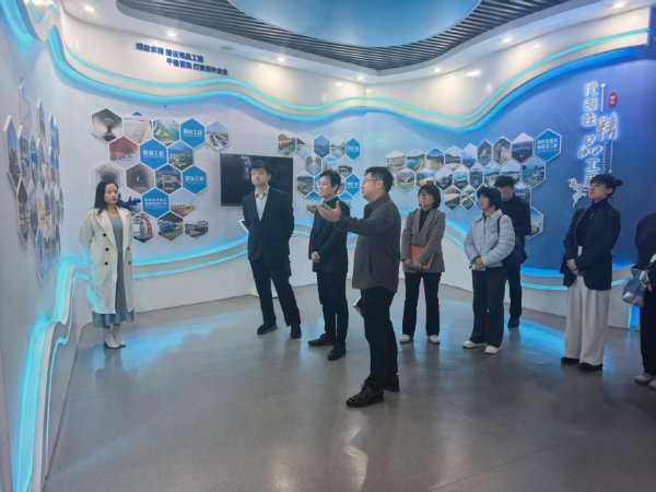 中國(guó)出口信用保險(xiǎn)公司產(chǎn)品管理和創(chuàng)新部總經(jīng)理陸粵、江西分公司總經(jīng)理蔣韶華一行蒞臨集團(tuán)調(diào)研指導(dǎo)